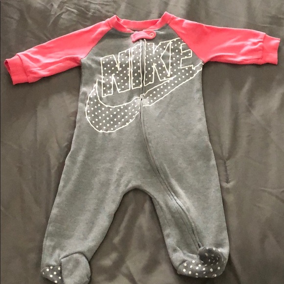 nike infant sleepers